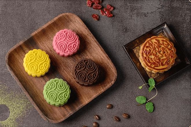 月餅全自動(dòng)刷蛋機(jī)，提高產(chǎn)品產(chǎn)量，提升產(chǎn)品檔次！
